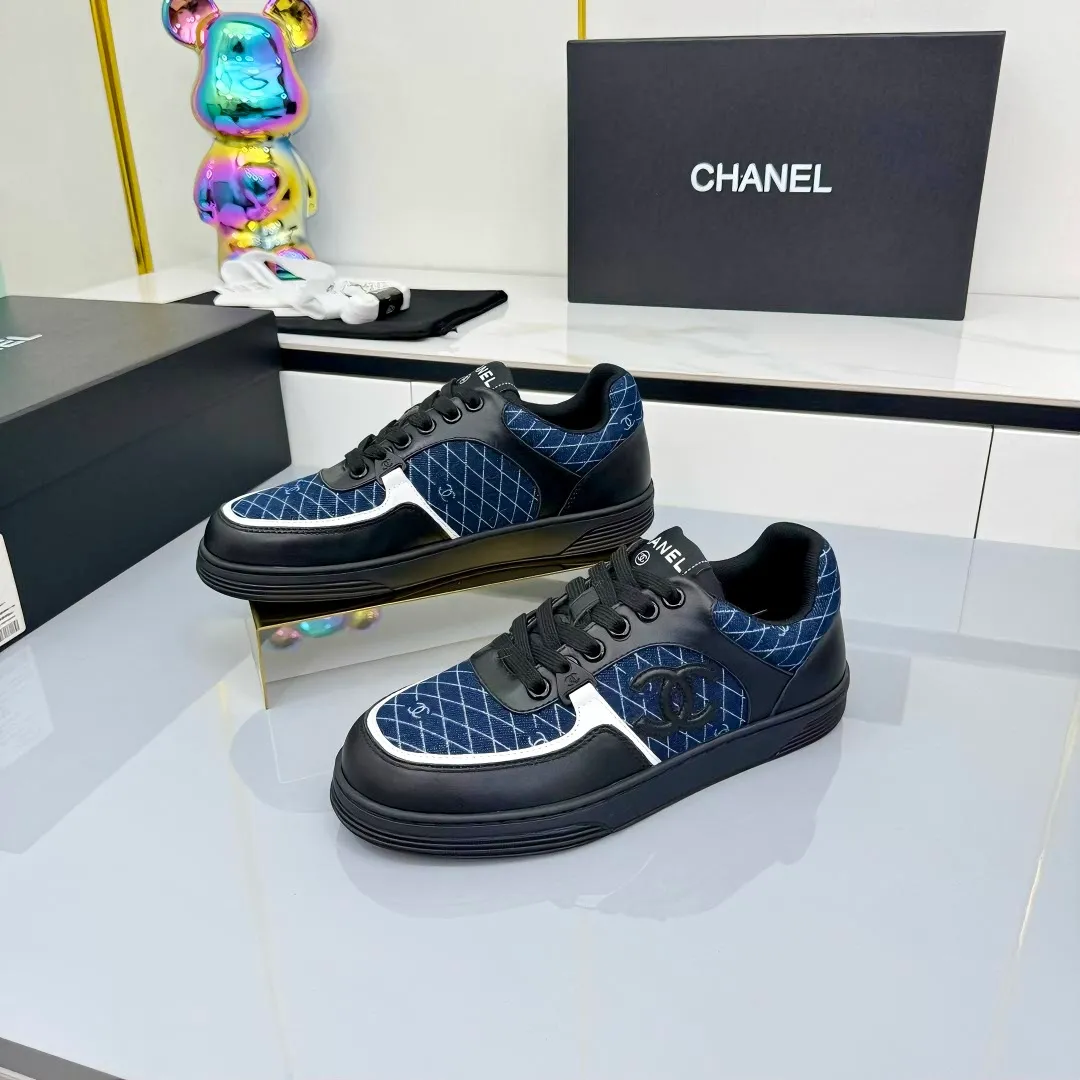 👟👟Ex-factory price 620👟👟High quality! ! ! CHANEL Chanel 25A latest thick-soled casual sports shoes. The counter is synchronized. The counter is very popular. It is a shoe that is very difficult to buy. The most popular thick-soled casual shoes on the Internet. As you can imagine, the most popular thick-soled casual shoes can not be missed. It has both good looks and comfort. Simple and versatile. The thick sole increases the height and is super versatile. Whoever wears it will look better. Upper: cowhide stitching. Lining: breathable mesh. Outsole: TPU original outsole. Size: 35-41 👉